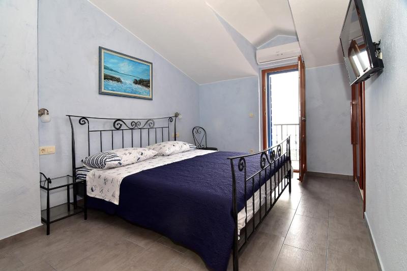 Villa Pina in Makarska private pool - image 9