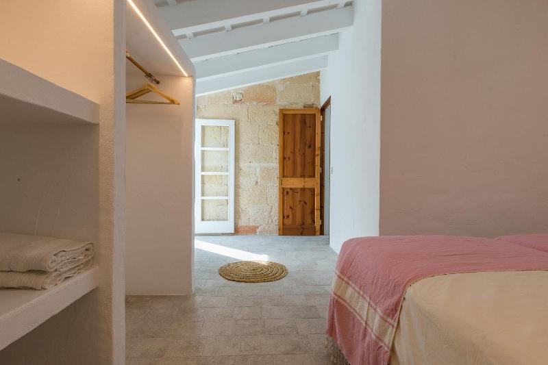 roques - image 6