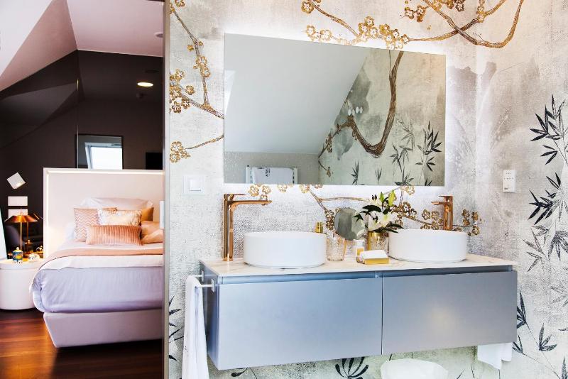Deluxe Suite with Spa Access  image 4