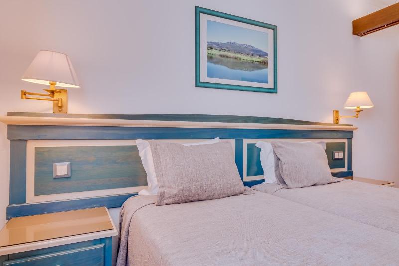 Twin Room image 2