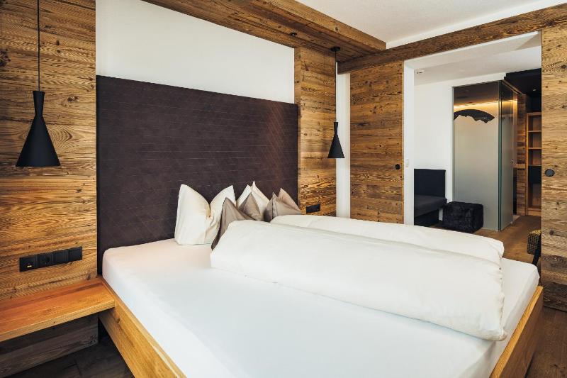 Suite with Balcony image 1