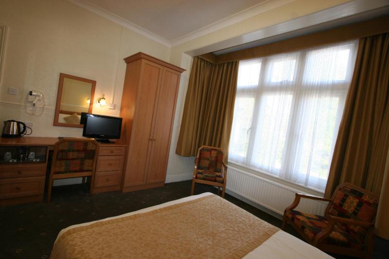 Double Room image 4