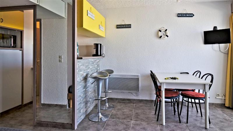 One-Bedroom Apartment image 3