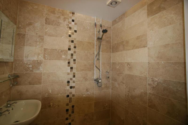 Twin Room image 2