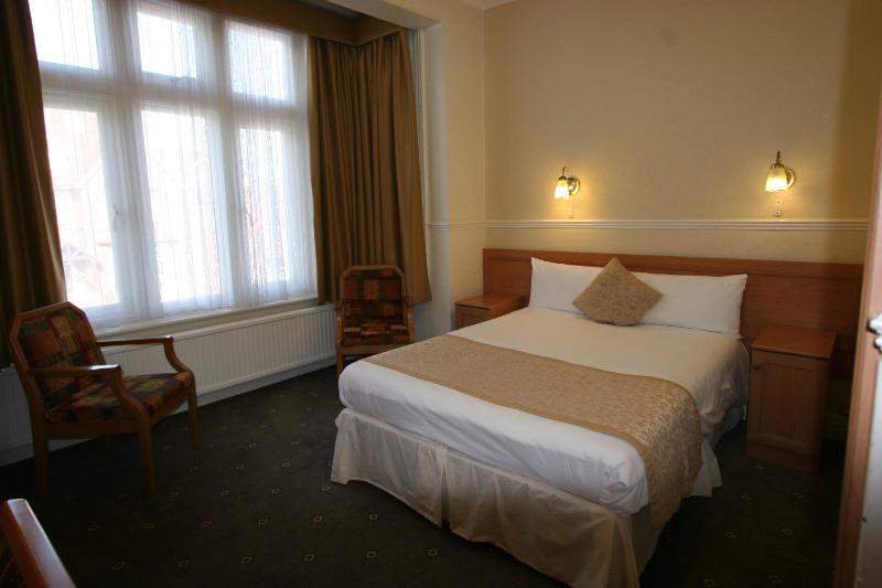 Double Room image 3