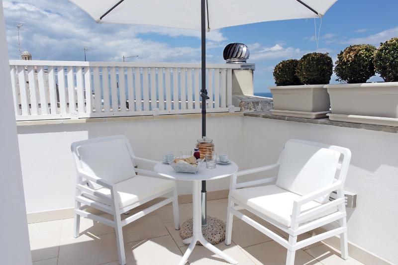 King Room with Balcony image 1