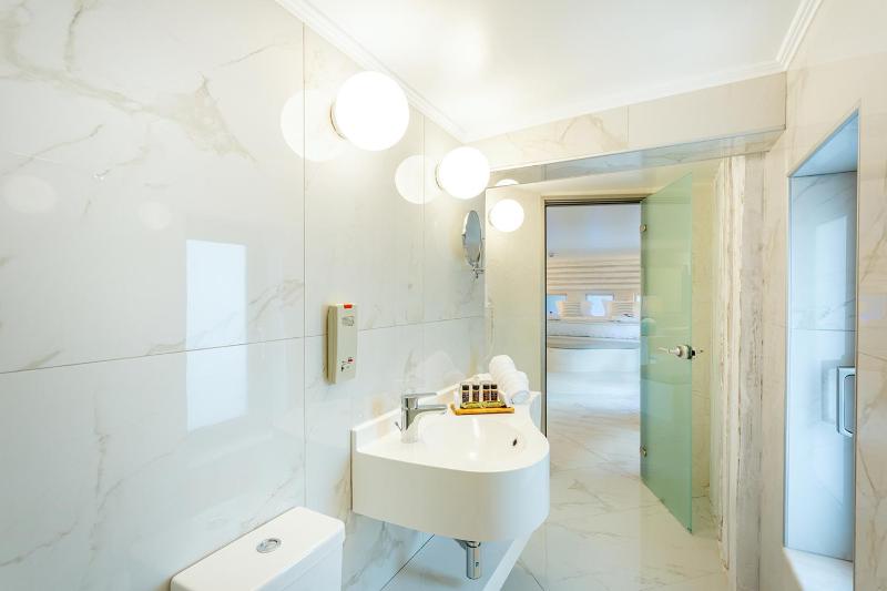 Superior Suite image 4