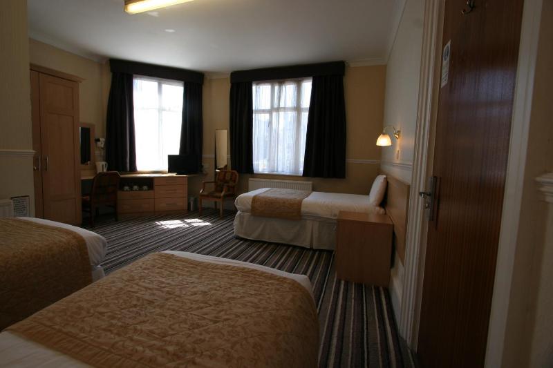 Family Room image 3