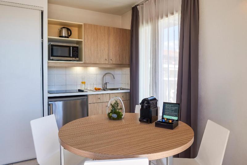 Superior Apartment with Balcony (4 Adults) image 4