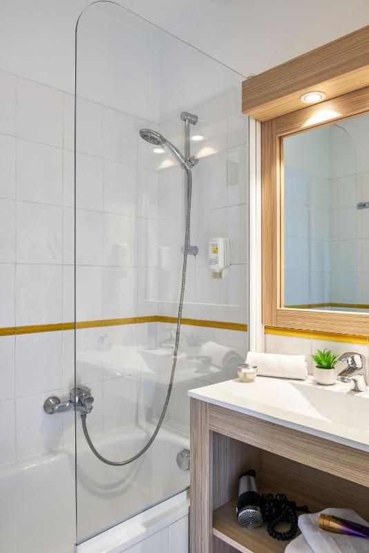 Superior Apartment with Balcony (4 Adults) image 2