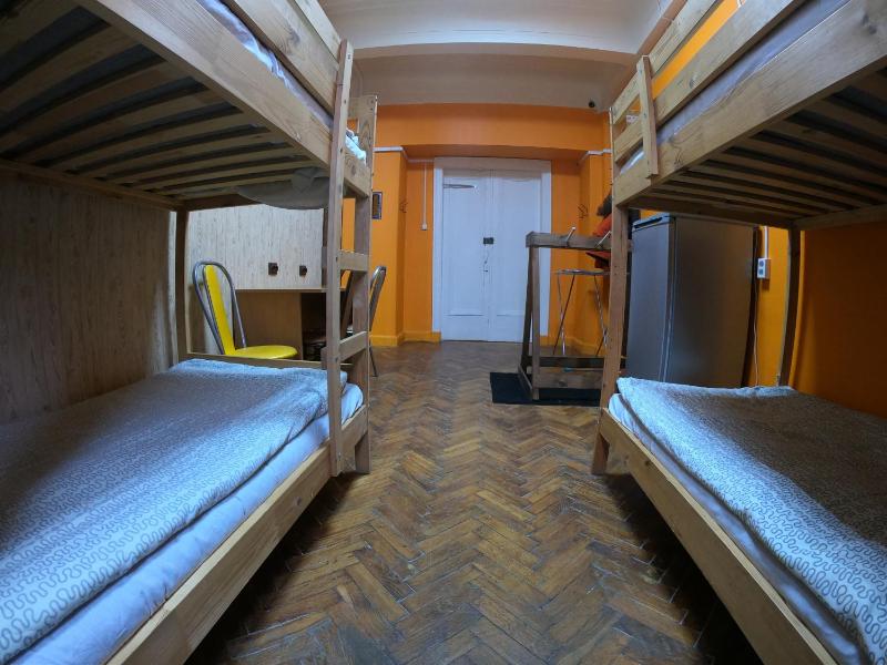 8-Bed Mixed Dormitory Room image 3