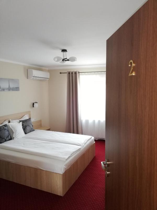 Double Room with Private Bathroom image 1