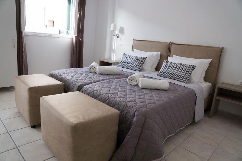 Twin Room with Balcony image 2