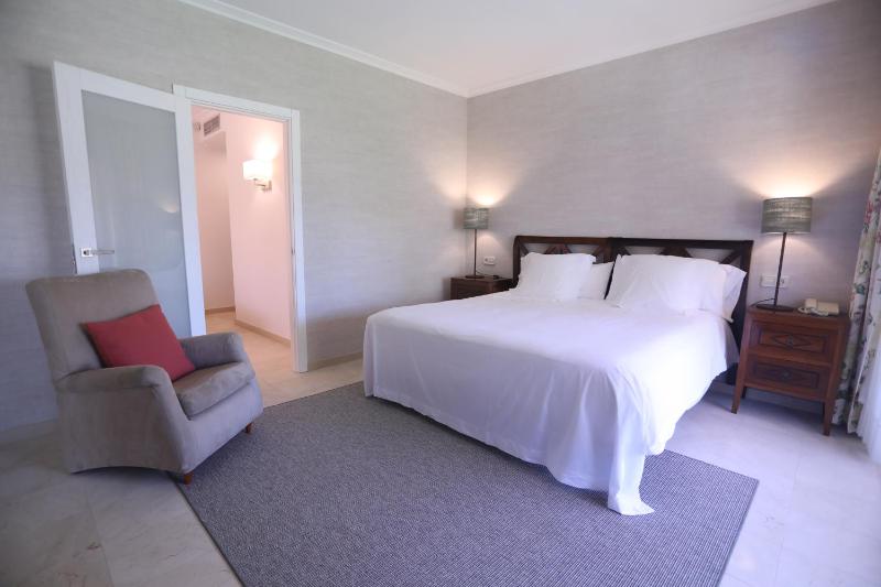 Double or Twin Room with 2 Extra Beds image 3