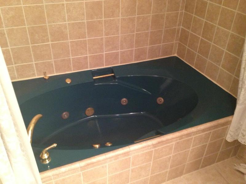 King Suite with Spa Bath image 2