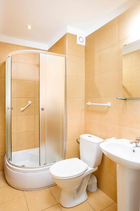 Standard Twin Room image 3