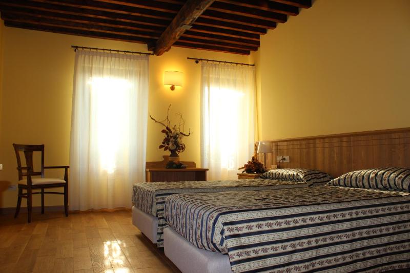 Double Room image 4