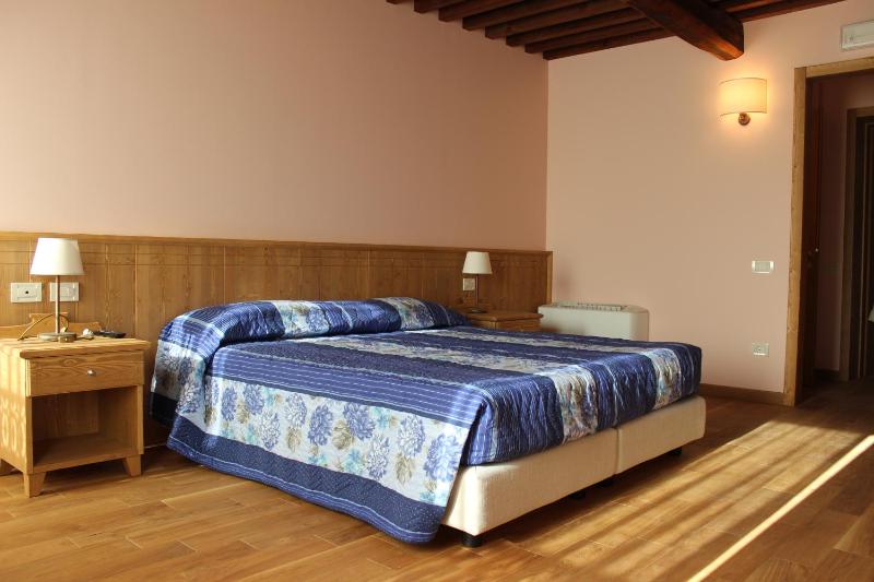 Double Room image 3