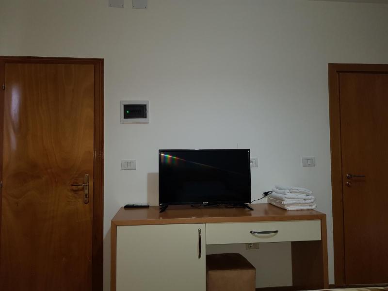 Twin Room image 3