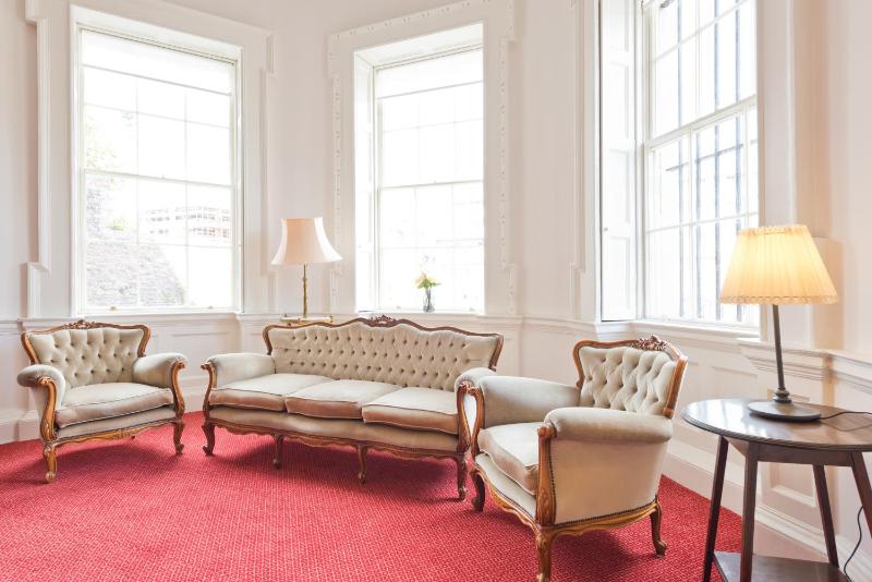 Henrietta Suites City Centre - image 2