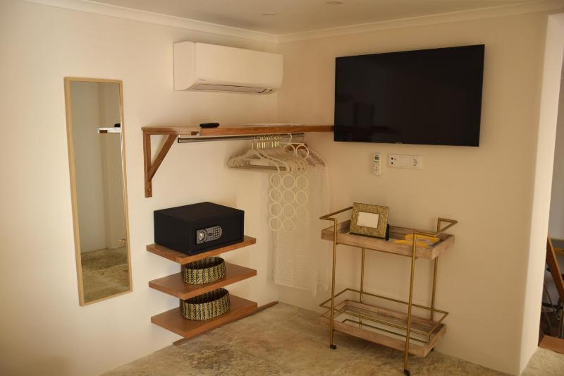 One-Bedroom Apartment image 2