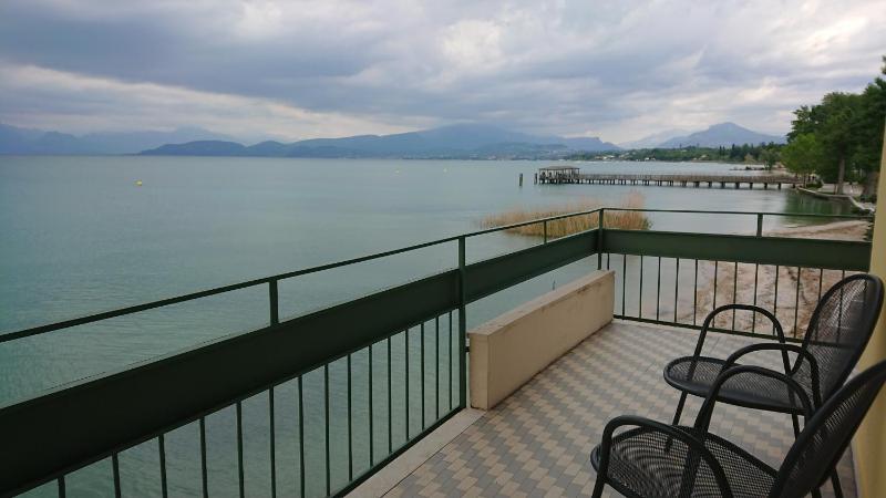 Double Room with Lake View image 3