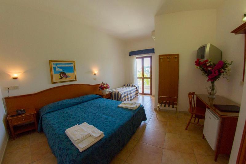 Triple Room with Balcony image 3