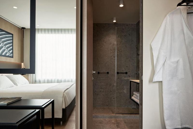 Triple Room with City View image 2