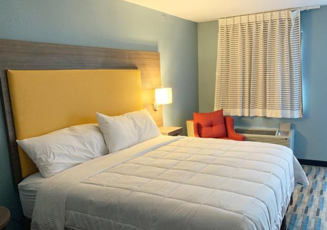 King Room (Remodeled) - Non-Smoking image 4