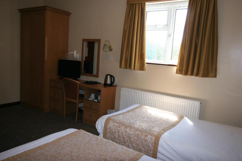 Twin Room (3 Adults) image 2