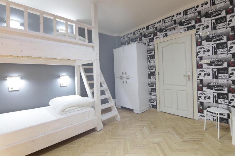 Economy Quadruple Room with Shared Bathroom image 2