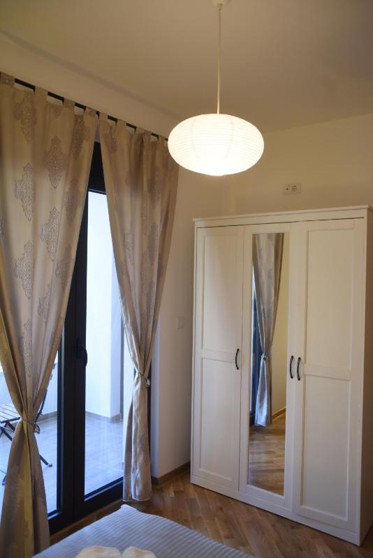 One-Bedroom Apartment image 4