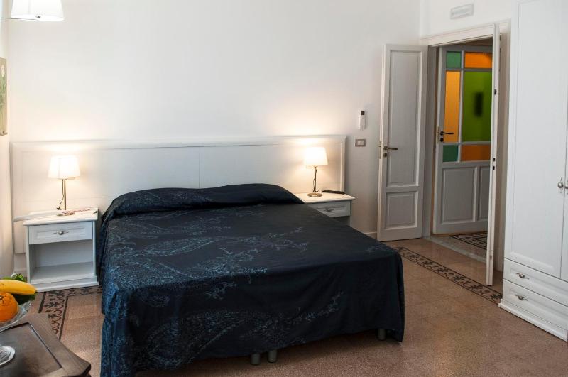Superior Room with Balcony and Sea View image 3