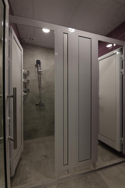 Twin Room with Shared Bathroom image 2