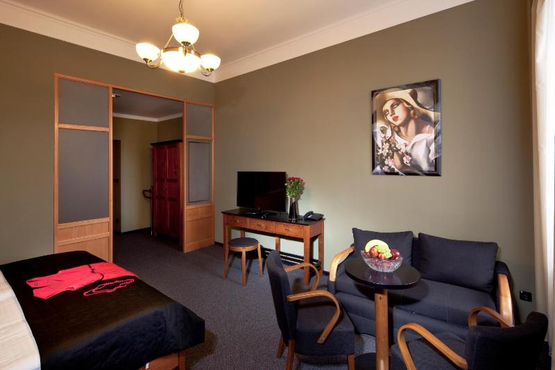 Deluxe Double Room image 2