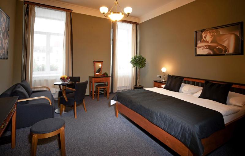 Deluxe Double Room image 3