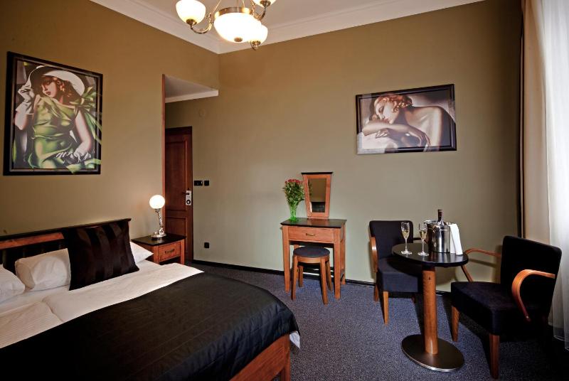 Deluxe Double Room image 4