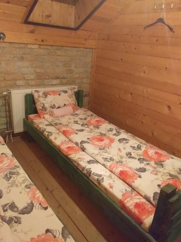 Twin Room with Shared Bathroom image 3