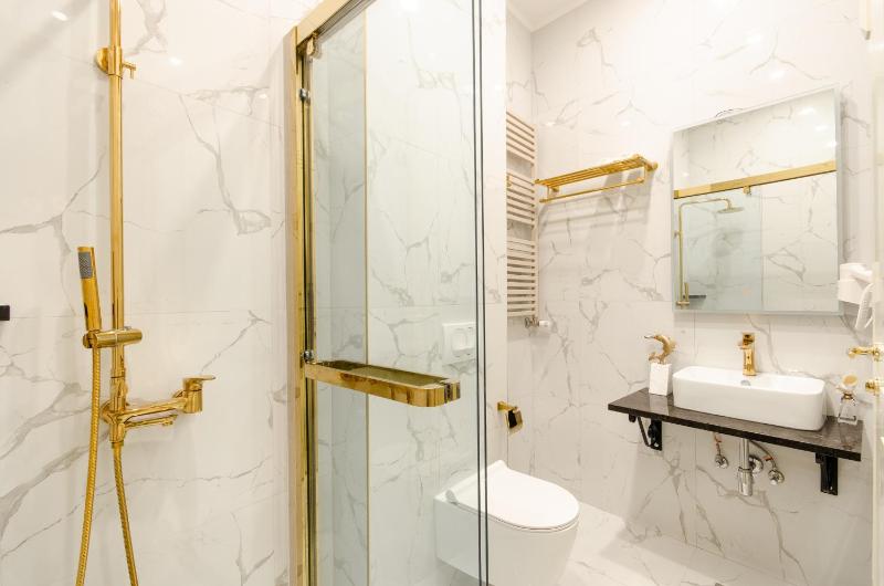 Deluxe King Room image 2