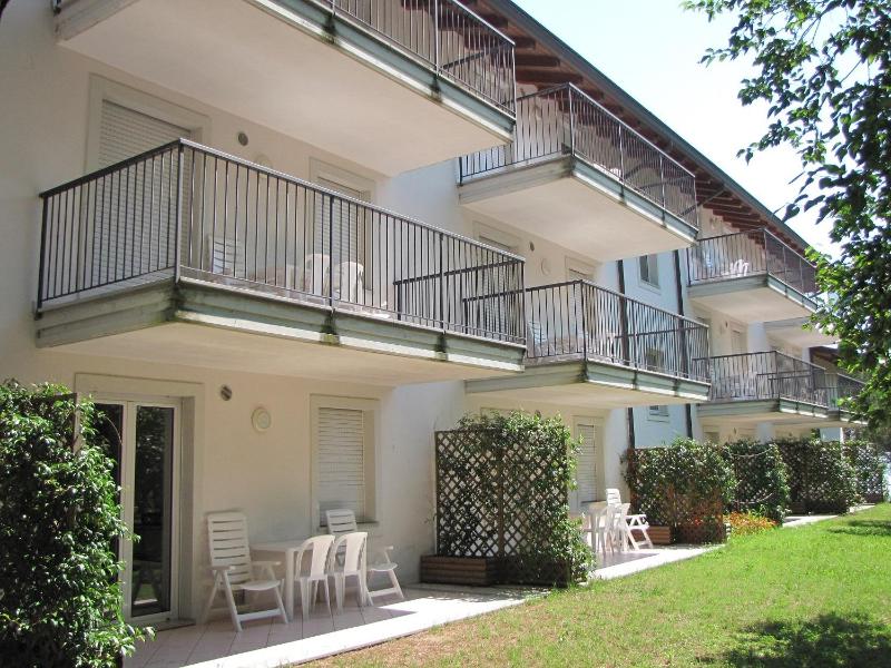 Two-Bedroom Apartment with Balcony (6 Adults) image 3