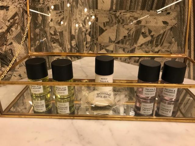 Superior King Suite image 2