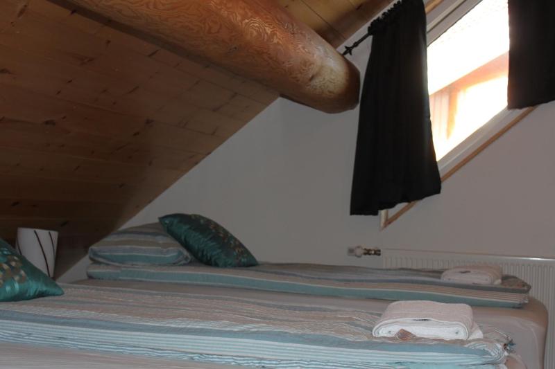 Economy Twin Room image 2