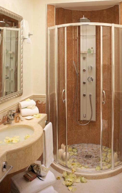 Deluxe Triple Room with Sea View image 3