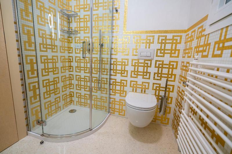 Double or Twin Room with Spa Access image 4