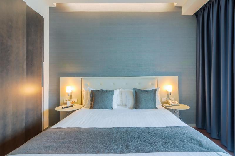 Deluxe Suite image 2
