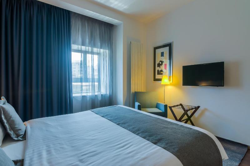Deluxe Suite image 3