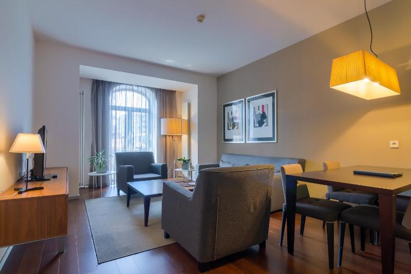 Deluxe Suite image 4