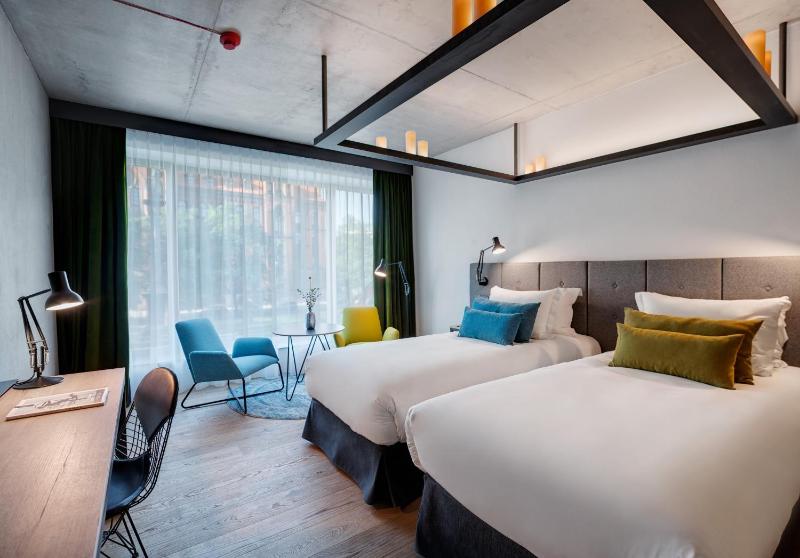 Superior Twin Room image 4