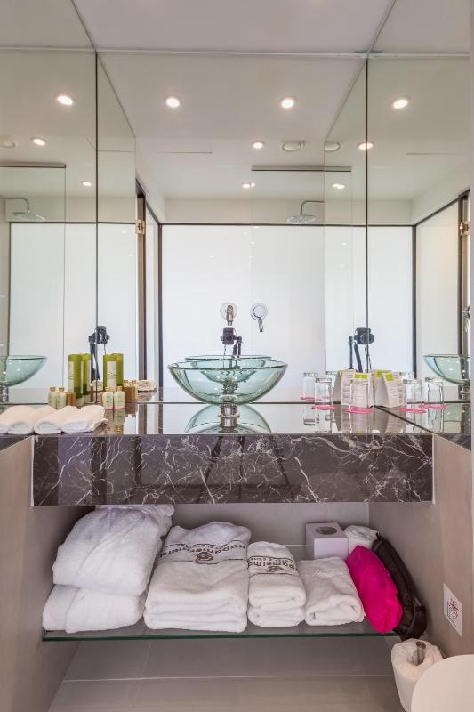 Napa Mermaid Hotel & Suites - image 7