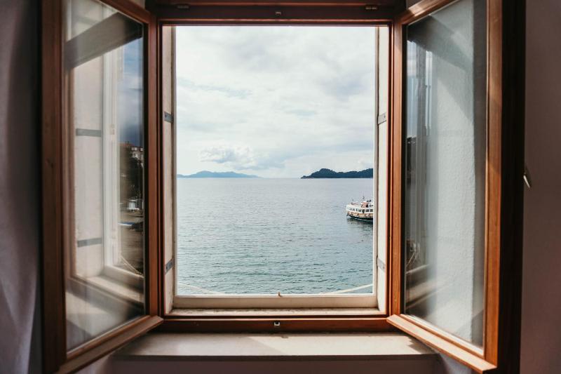 Superior Double Room with Sea View image 3